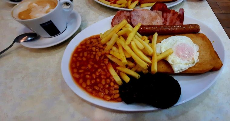 Full English breakfast with bacon, sausage, fried egg, beans, chips and fried bread